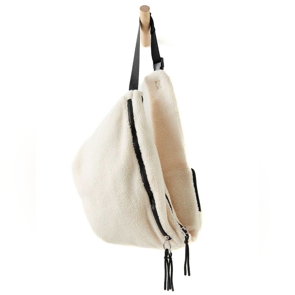 NWT FP Movement Overachiever Sherpa Sling Bag Cream - Picture 7 of 8